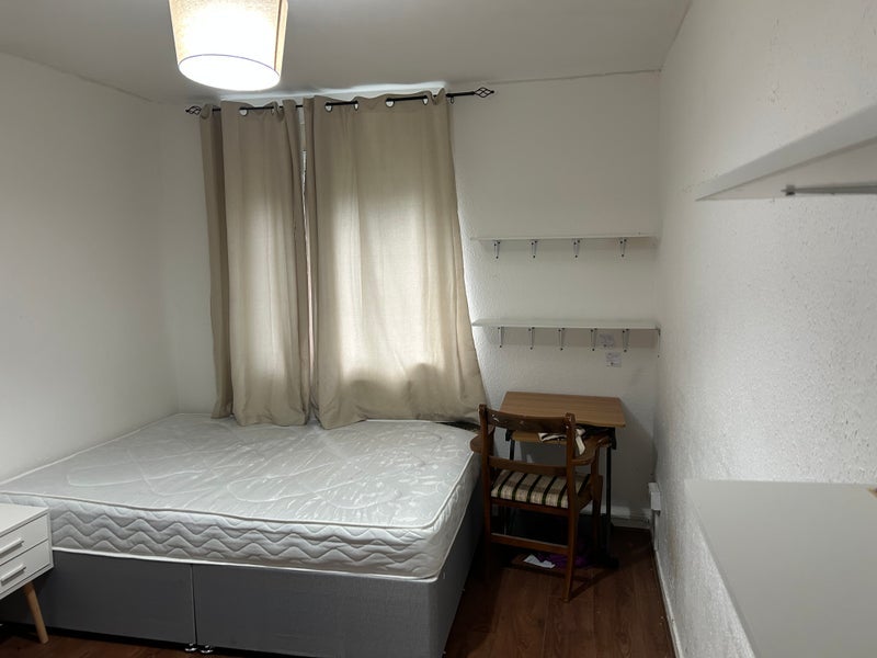 Room Tollard Avenue in Manchester