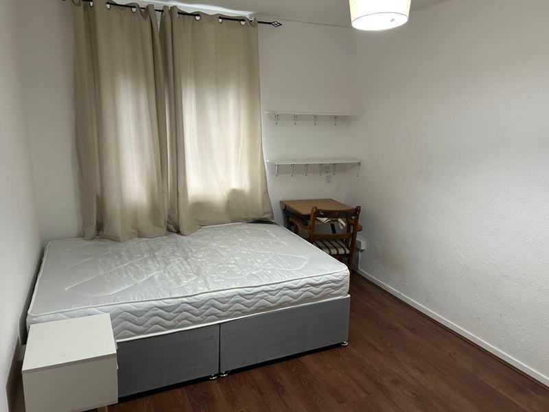 Room Tollard Avenue in Manchester
