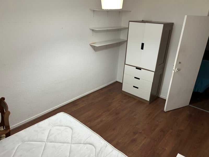 Room Tollard Avenue in Manchester