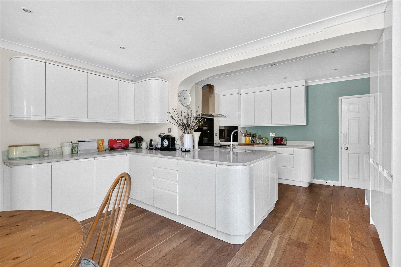 House Woodlands Close in Ascot
