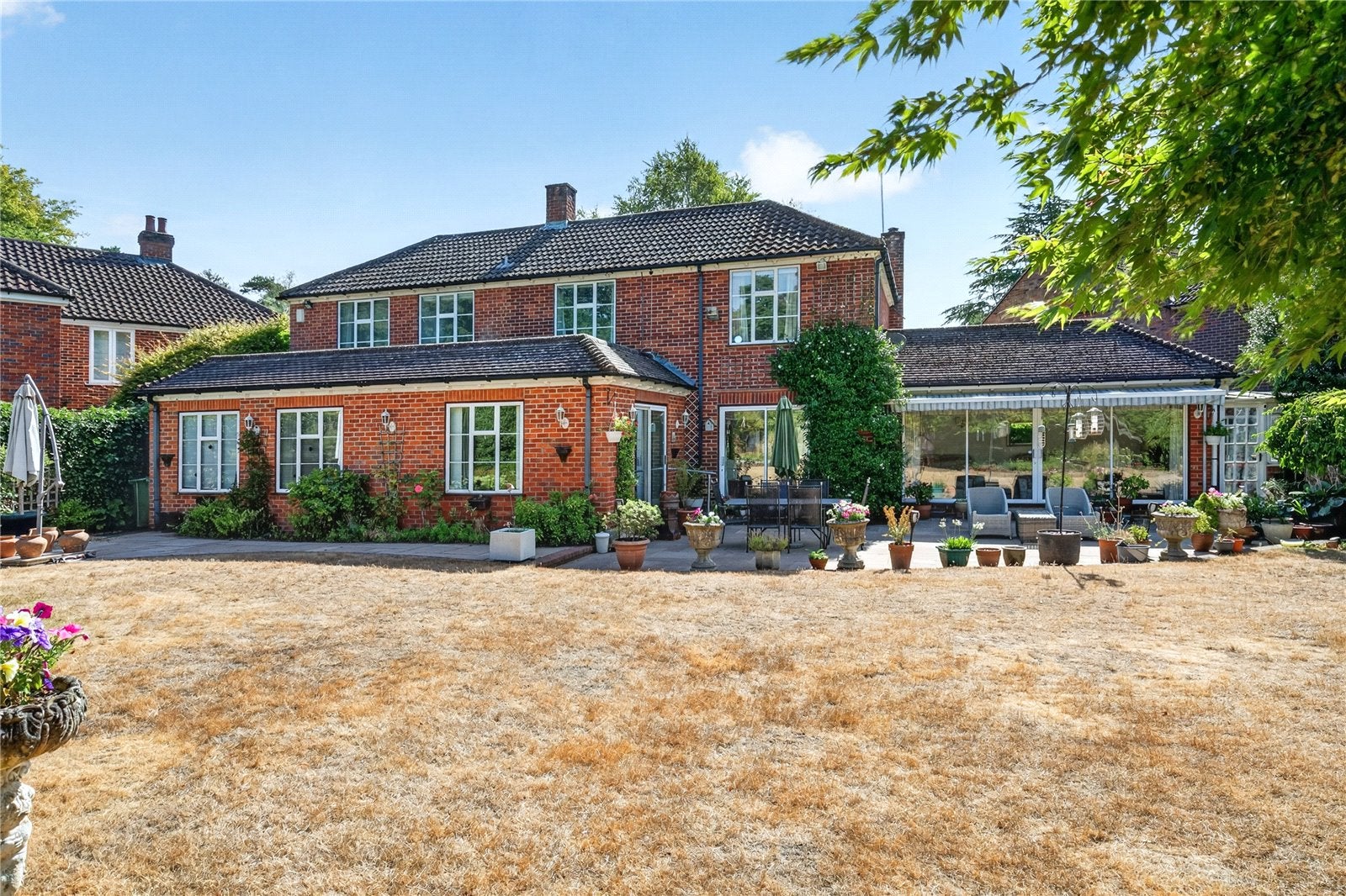 House Woodlands Close in Ascot