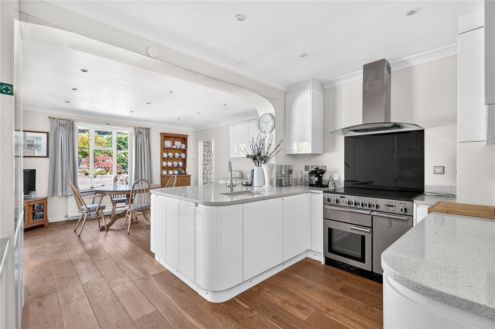 House Woodlands Close in Ascot