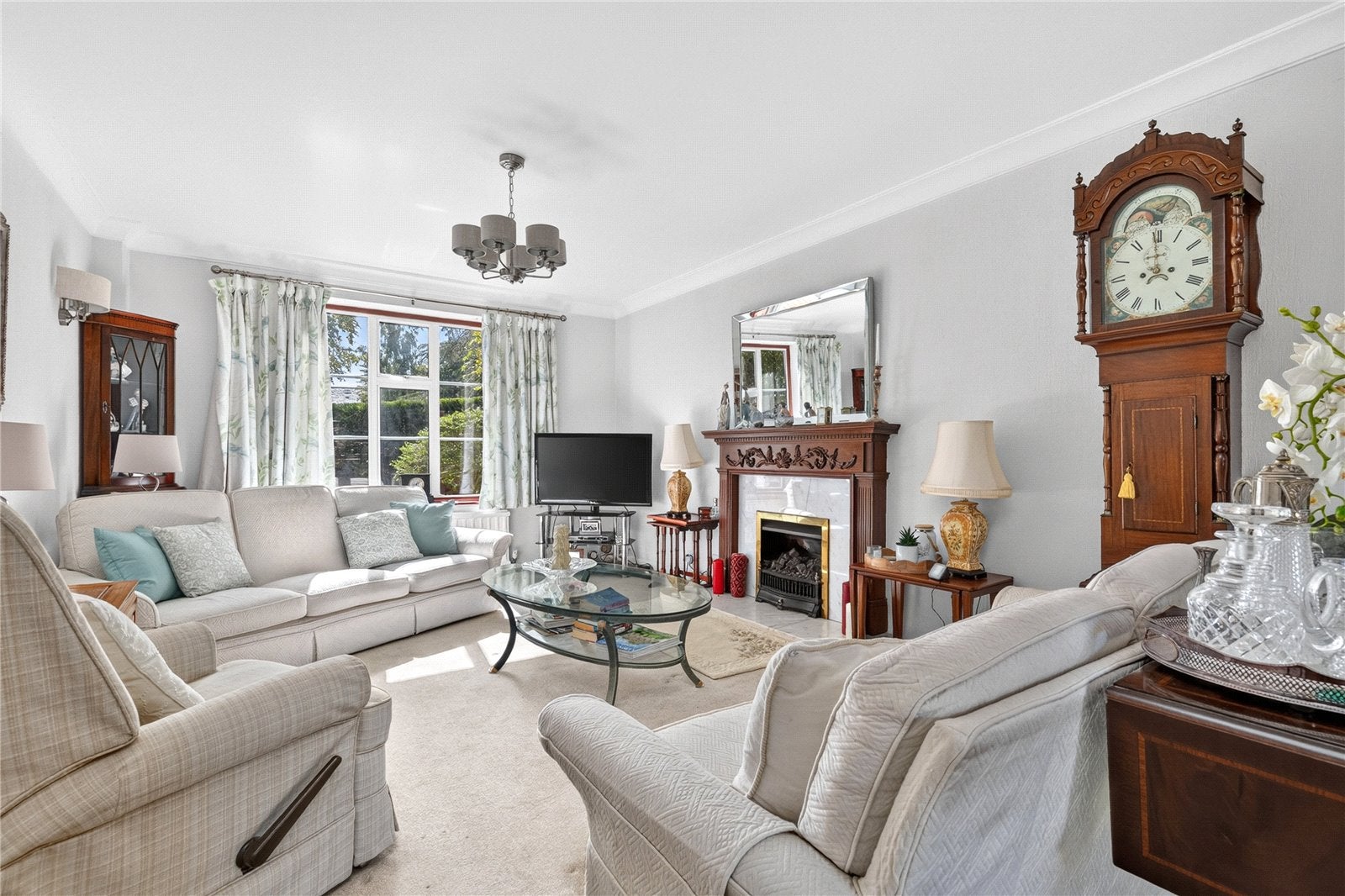 House Woodlands Close in Ascot