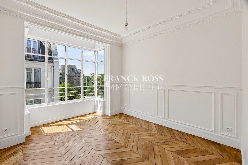 Flat Rue de Boulainvilliers in Paris