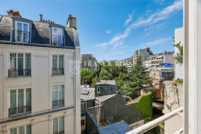 Flat Rue de Boulainvilliers in Paris