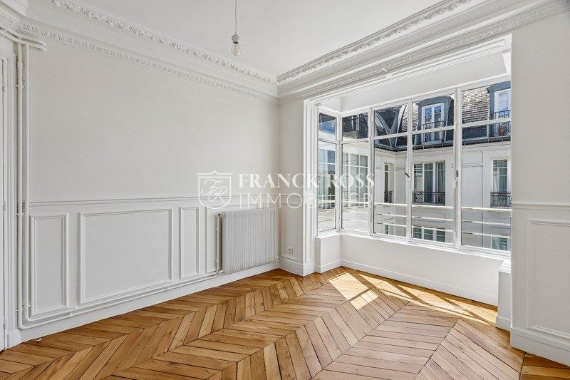 Flat Rue de Boulainvilliers in Paris