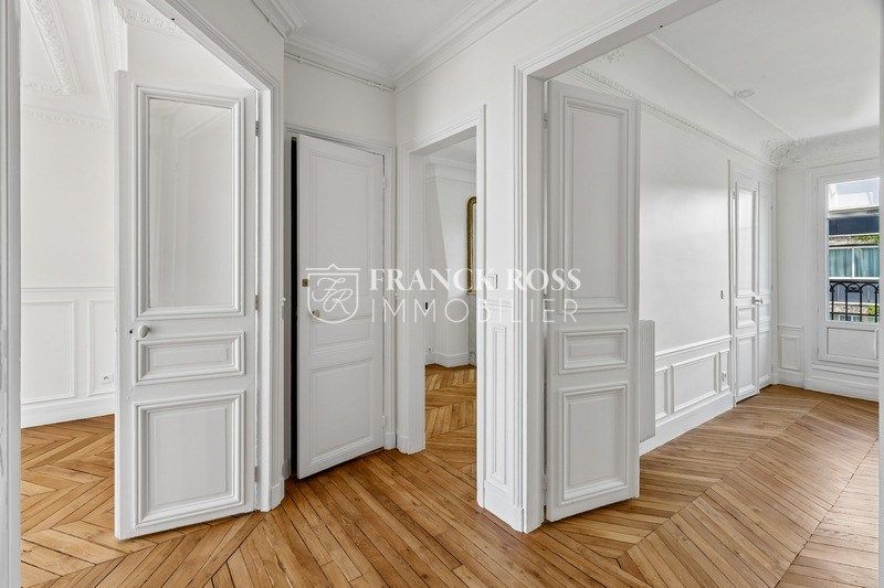 Flat Rue de Boulainvilliers in Paris