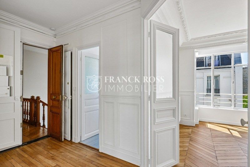 Flat Rue de Boulainvilliers in Paris