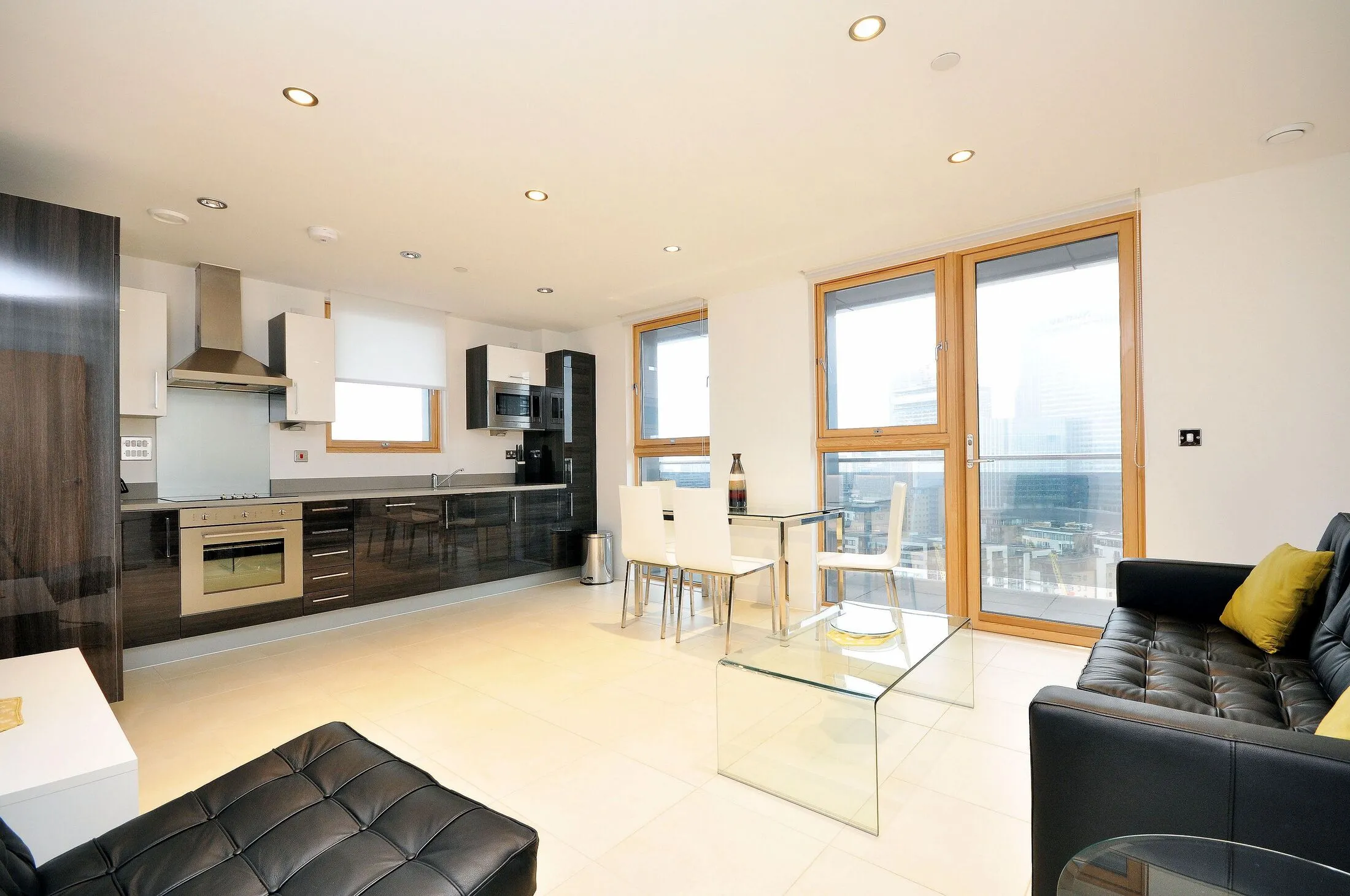Flat Baffin Way in Greater London