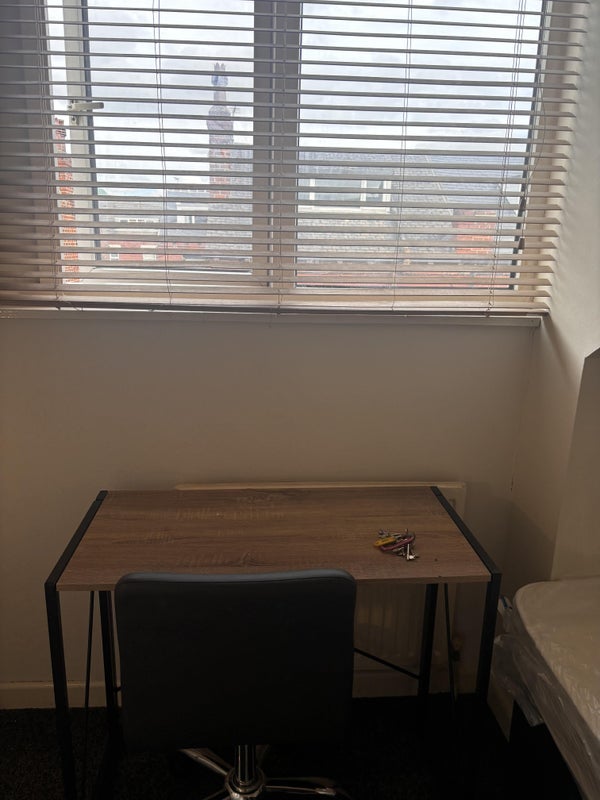 Room Harold Grove in Leeds