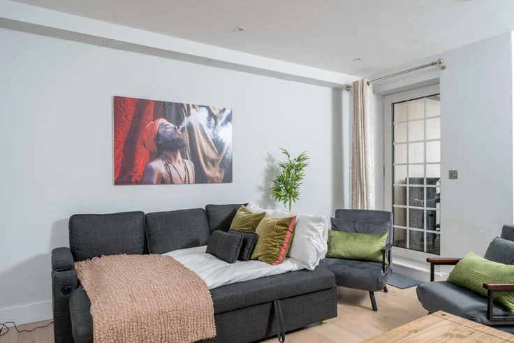 Flat Hendon Way in Greater London