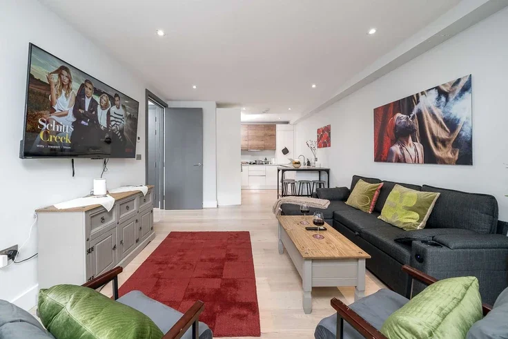 Flat Hendon Way in Greater London