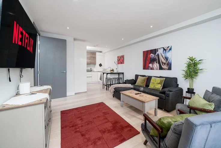 Flat Hendon Way in Greater London