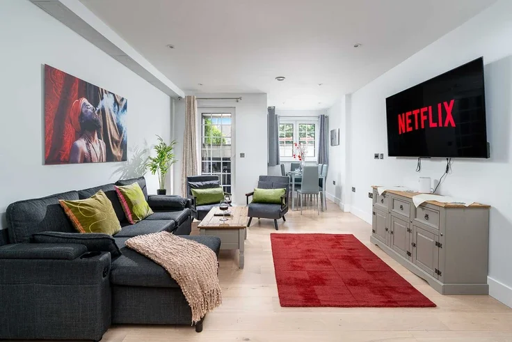 Flat Hendon Way in Greater London