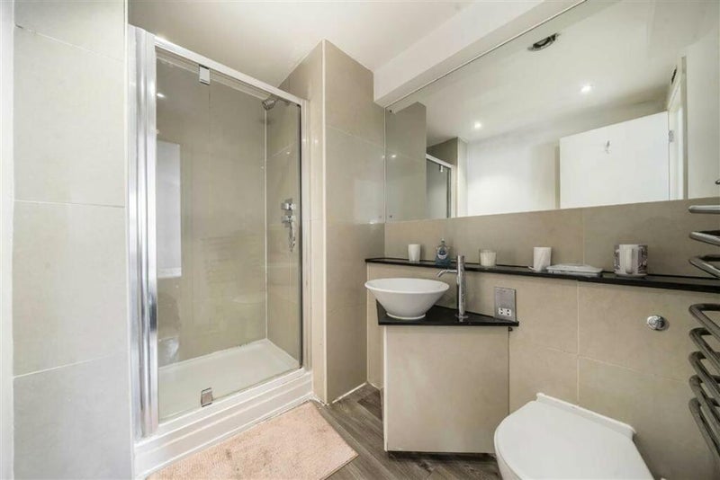 Room Decima Street in Greater London