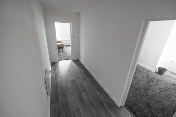 Flat Hollinwood Avenue in Manchester