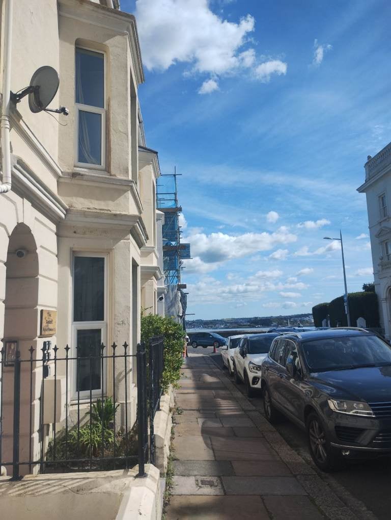 Flat Grand Parade in Plymouth