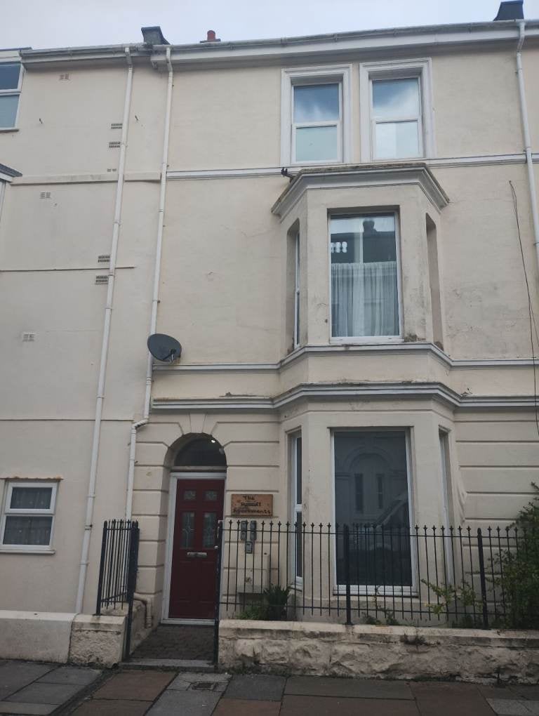 Flat Grand Parade in Plymouth