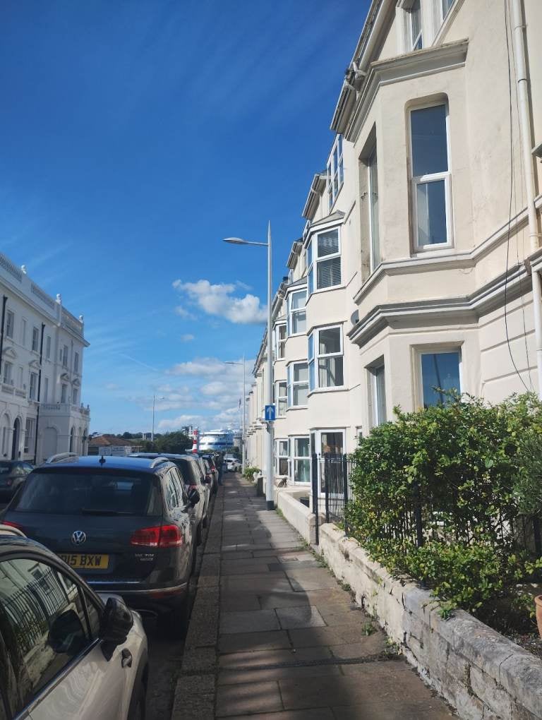 Flat Grand Parade in Plymouth