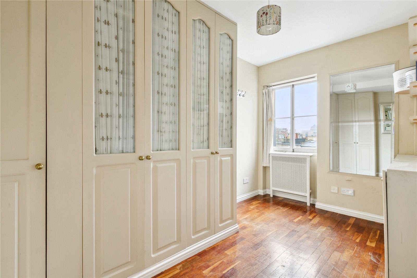 Flat Lennox Gardens in Greater London