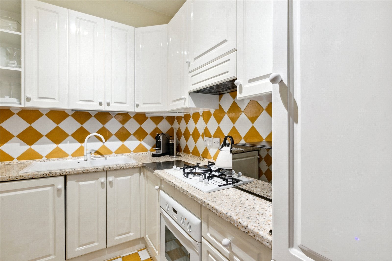 Flat Lennox Gardens in Greater London