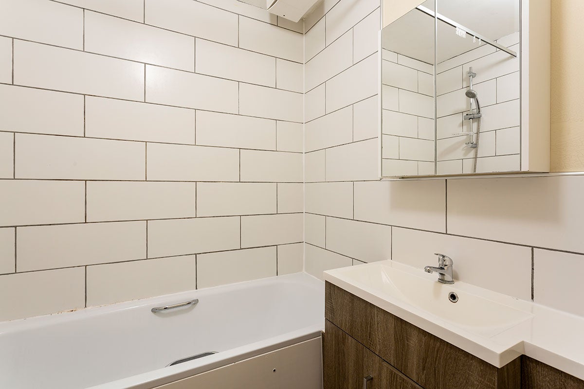 Flat Vauxhall Grove in Greater London
