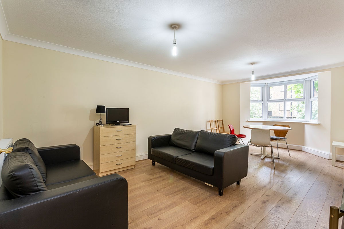 Flat Vauxhall Grove in Greater London