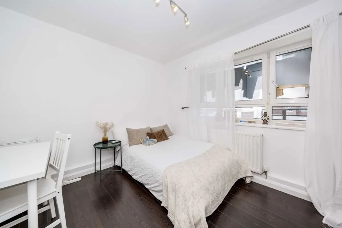 Flat Barclay Close in Greater London