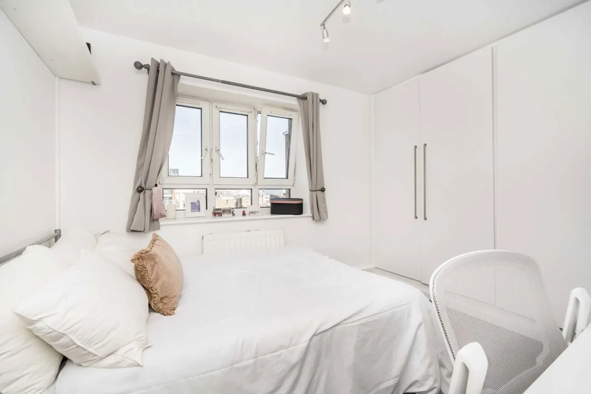 Flat Barclay Close in Greater London