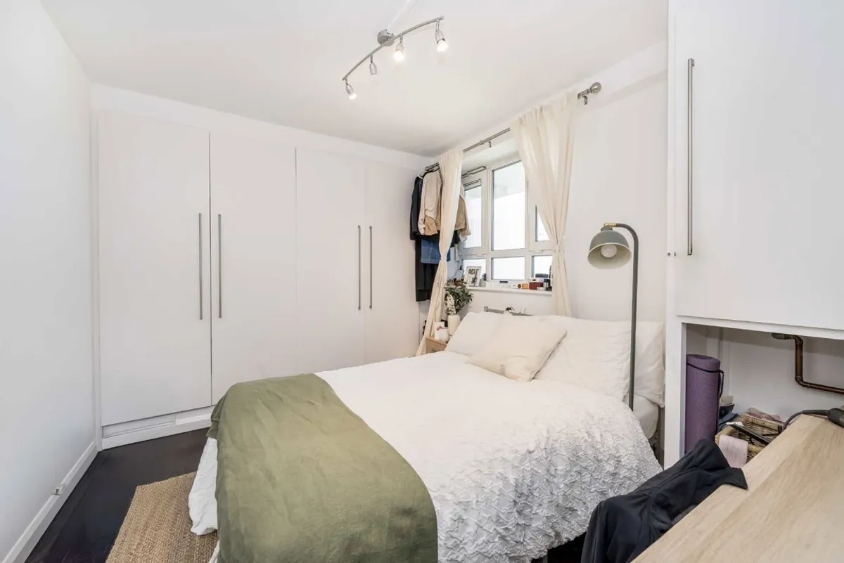 Flat Barclay Close in Greater London