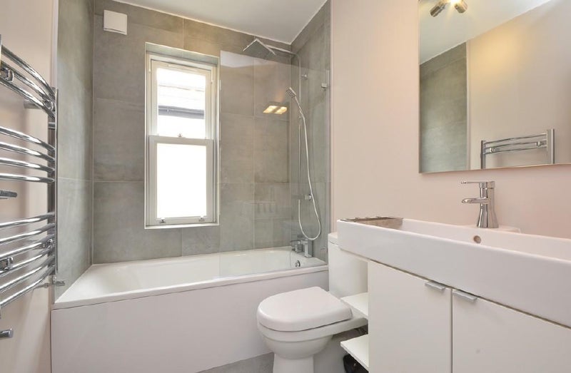 Room Lindrop Street in Greater London