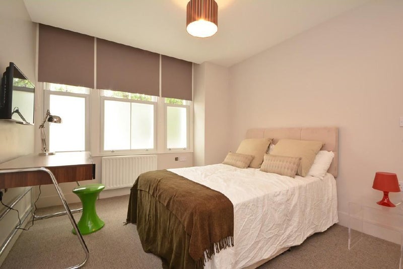 Room Lindrop Street in Greater London