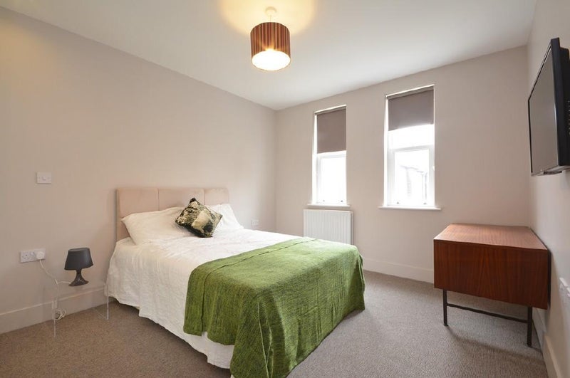 Room Lindrop Street in Greater London