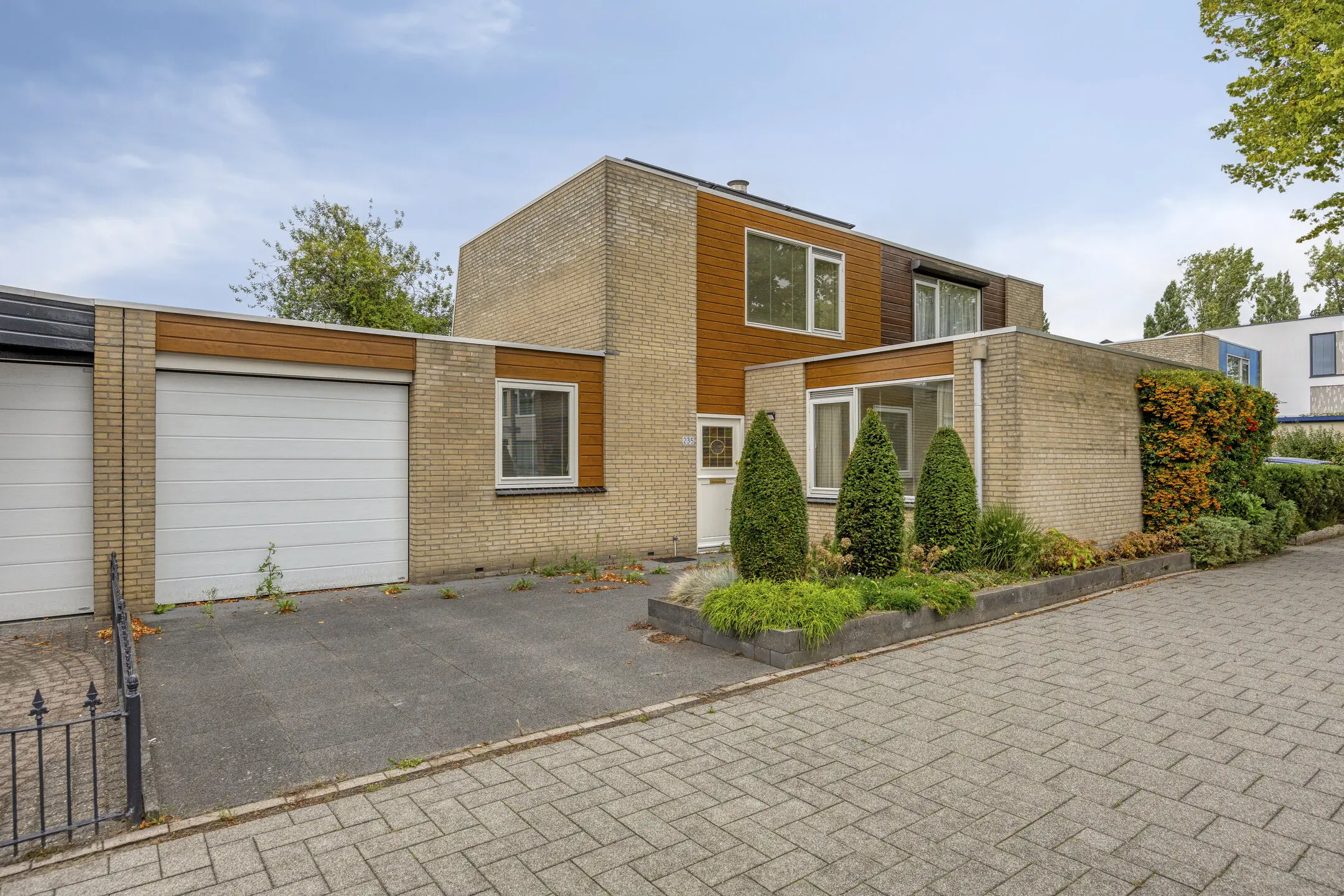 Huis Burgemeester Verduynstraat 235 in Pernis Rotterdam