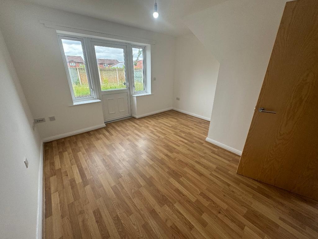 House Great Lake Close in Manchester