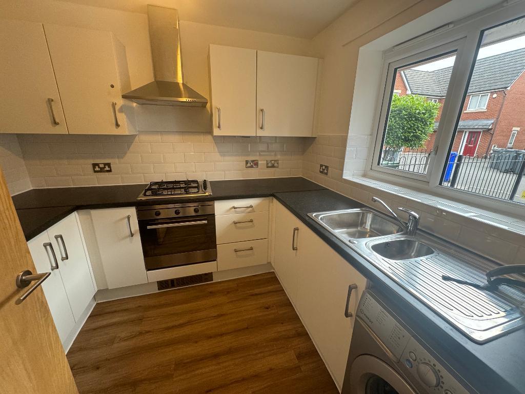 House Great Lake Close in Manchester