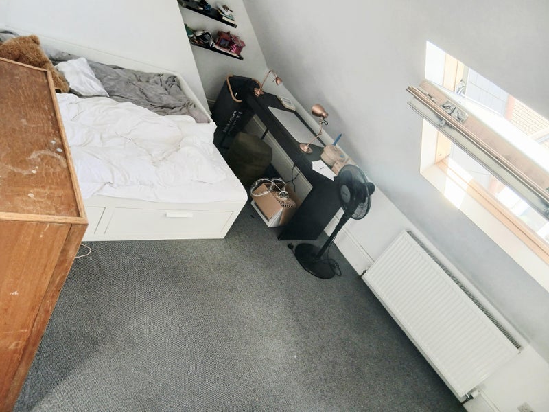 Room Westbury Avenue in Greater London