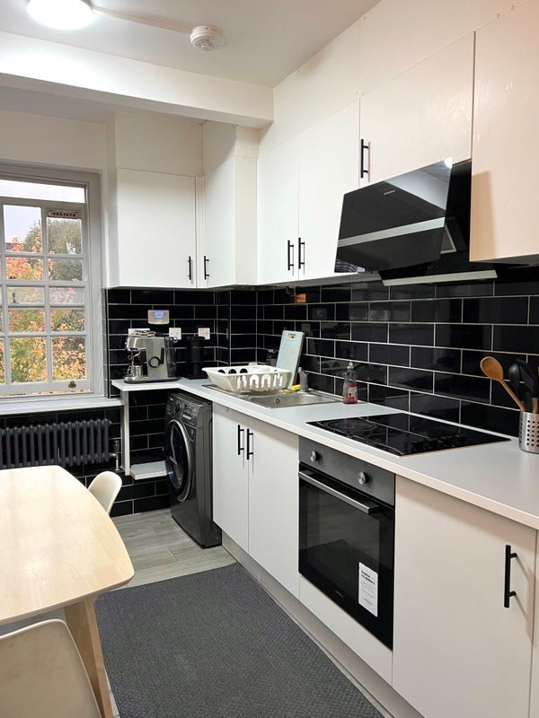 Room Montclare Street in Greater London