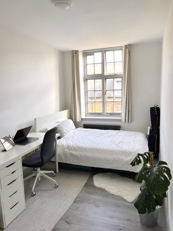 Room Montclare Street in Greater London