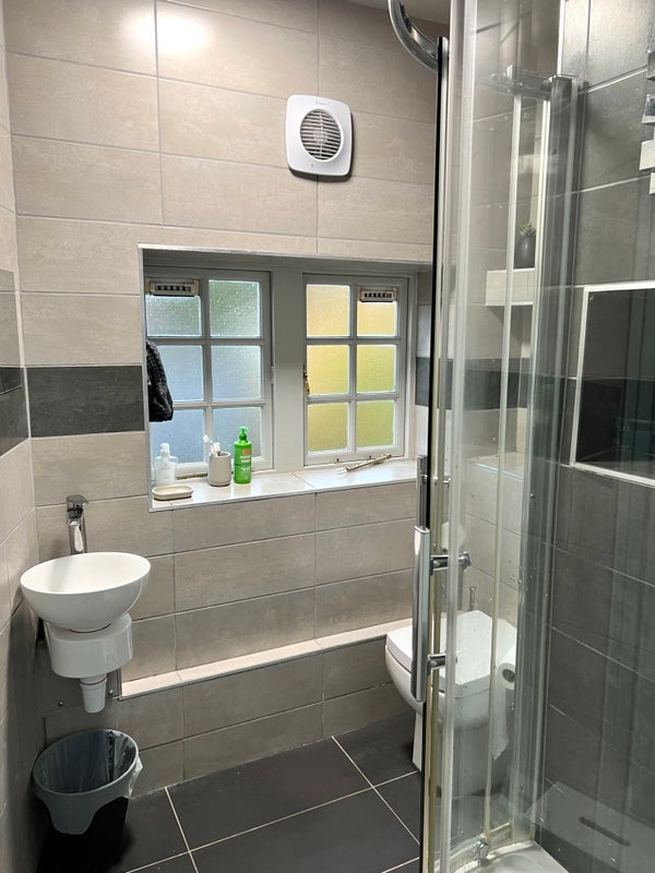 Room Montclare Street in Greater London