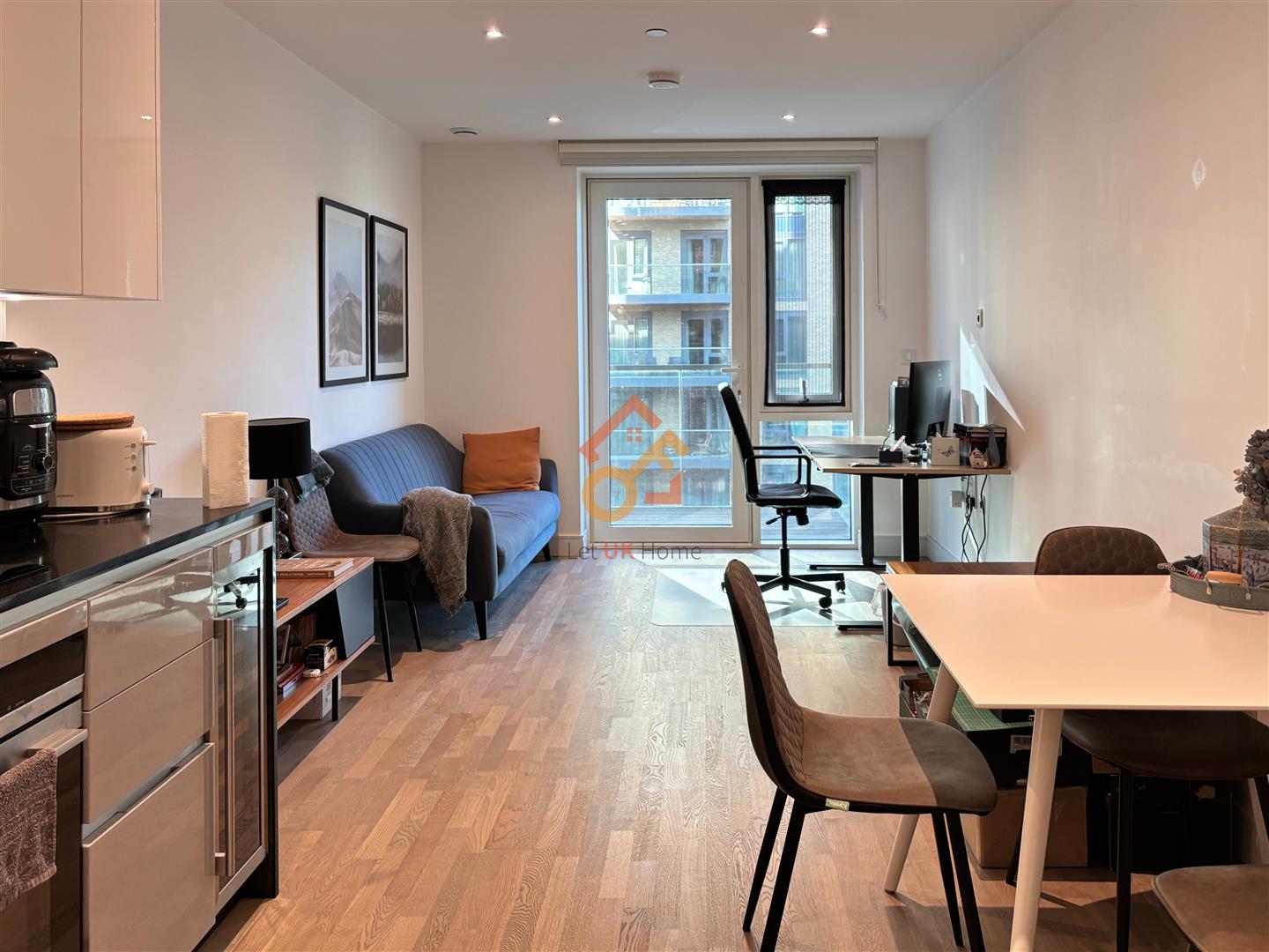 Flat Juniper Drive in Greater London