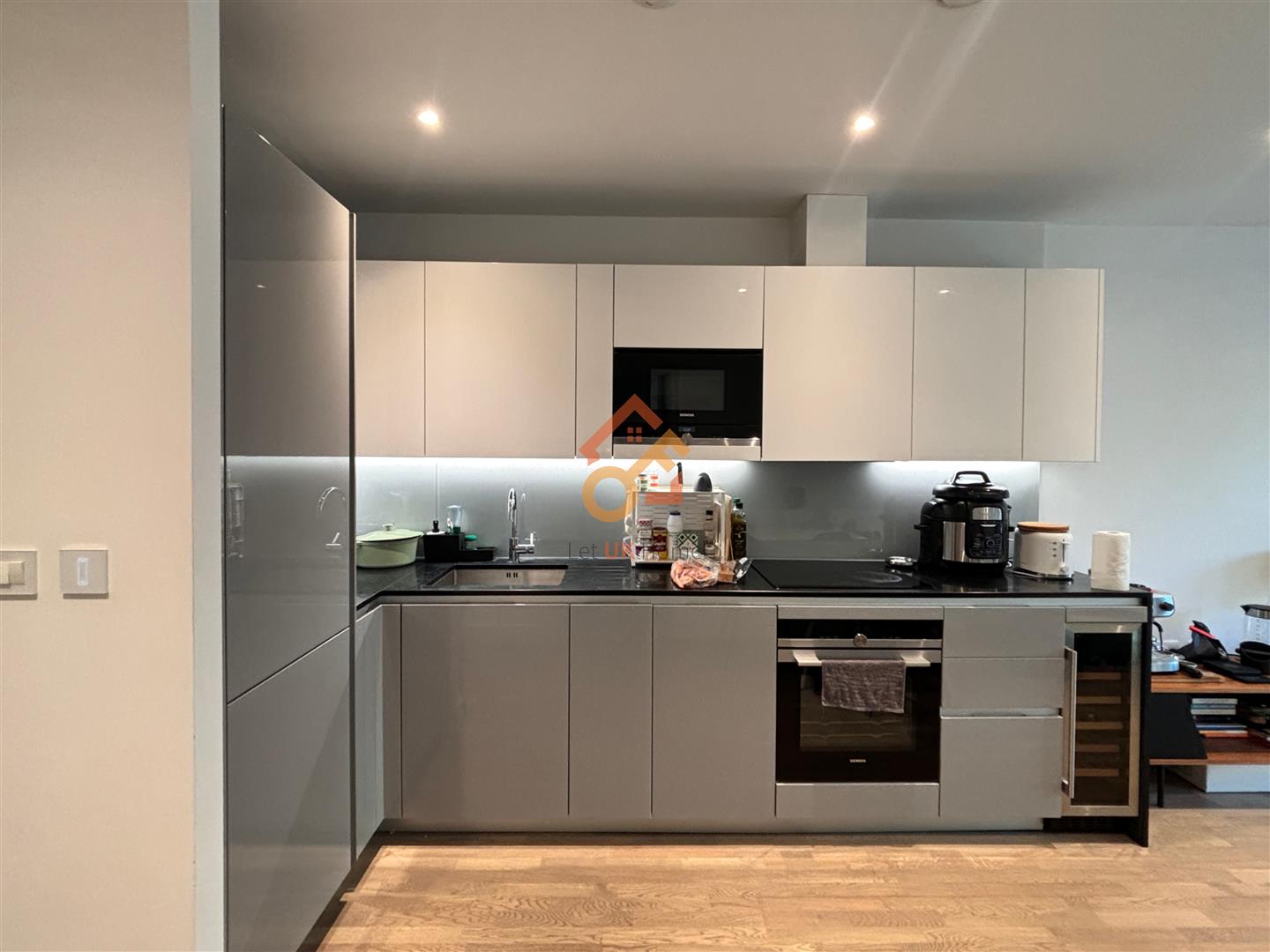 Flat Juniper Drive in Greater London
