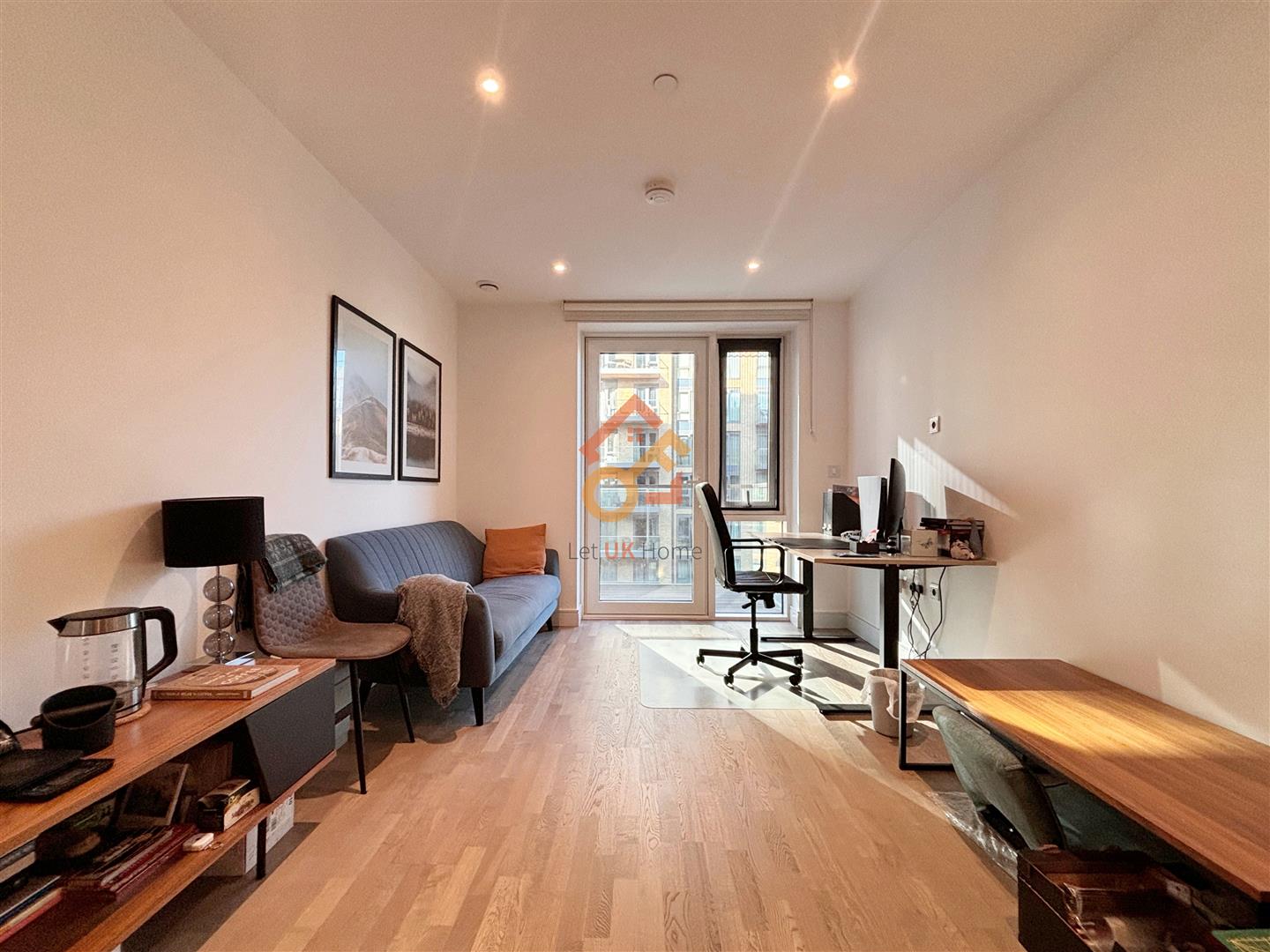 Flat Juniper Drive in Greater London