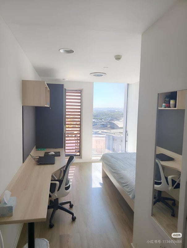 Room Lett Road in Greater London