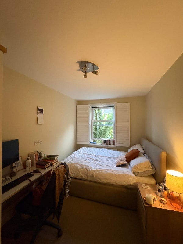 Room Kynaston Road in Greater London