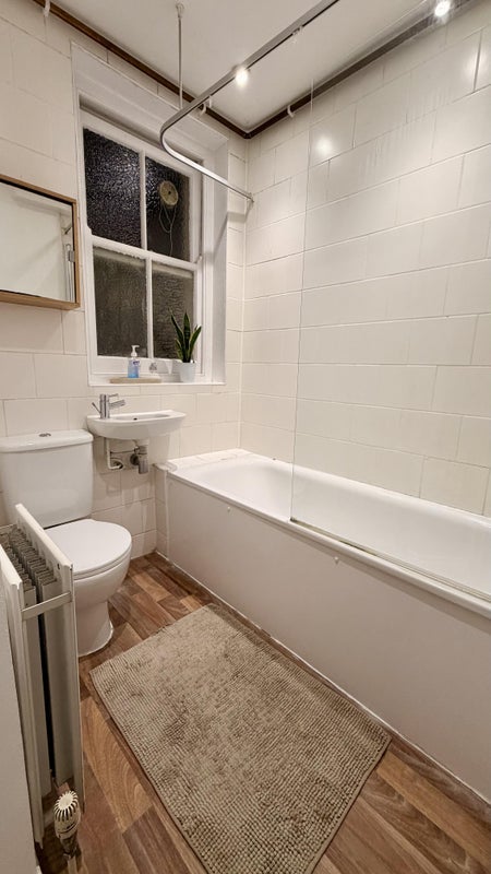 Flat Elgin Avenue in City of Westminster