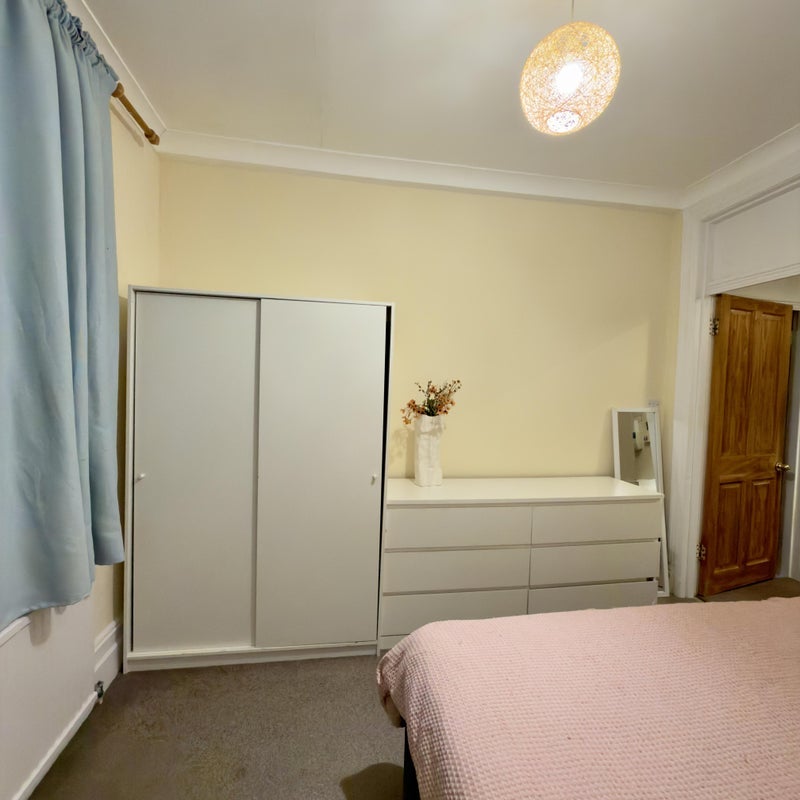Flat Elgin Avenue in City of Westminster