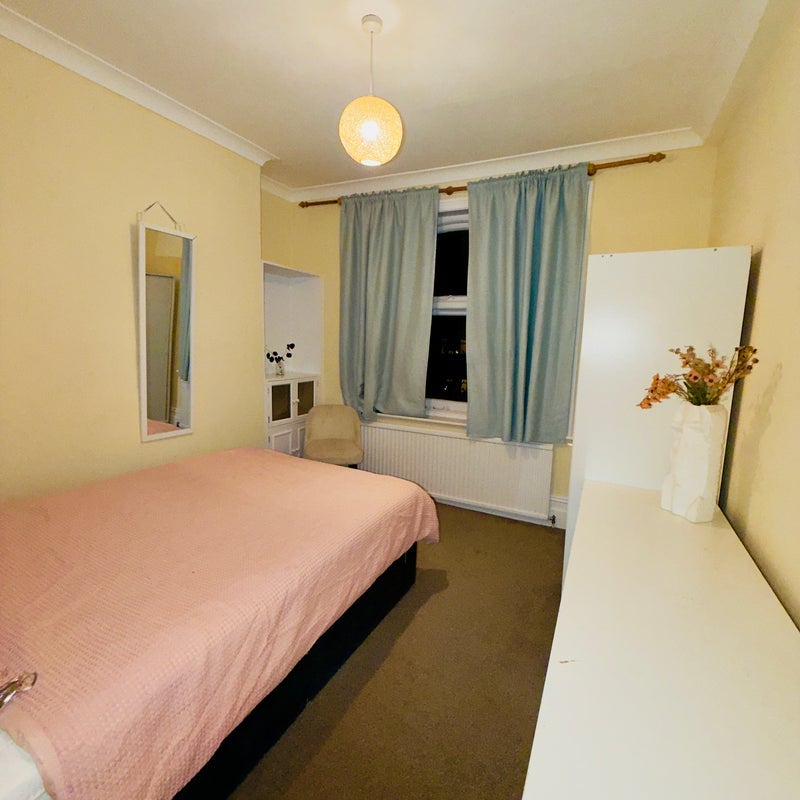 Flat Elgin Avenue in City of Westminster