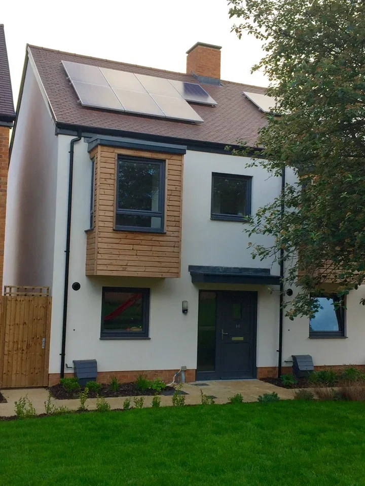 House Deblin Drive in Greater London