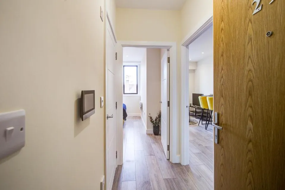 Flat Ewell Road in Greater London